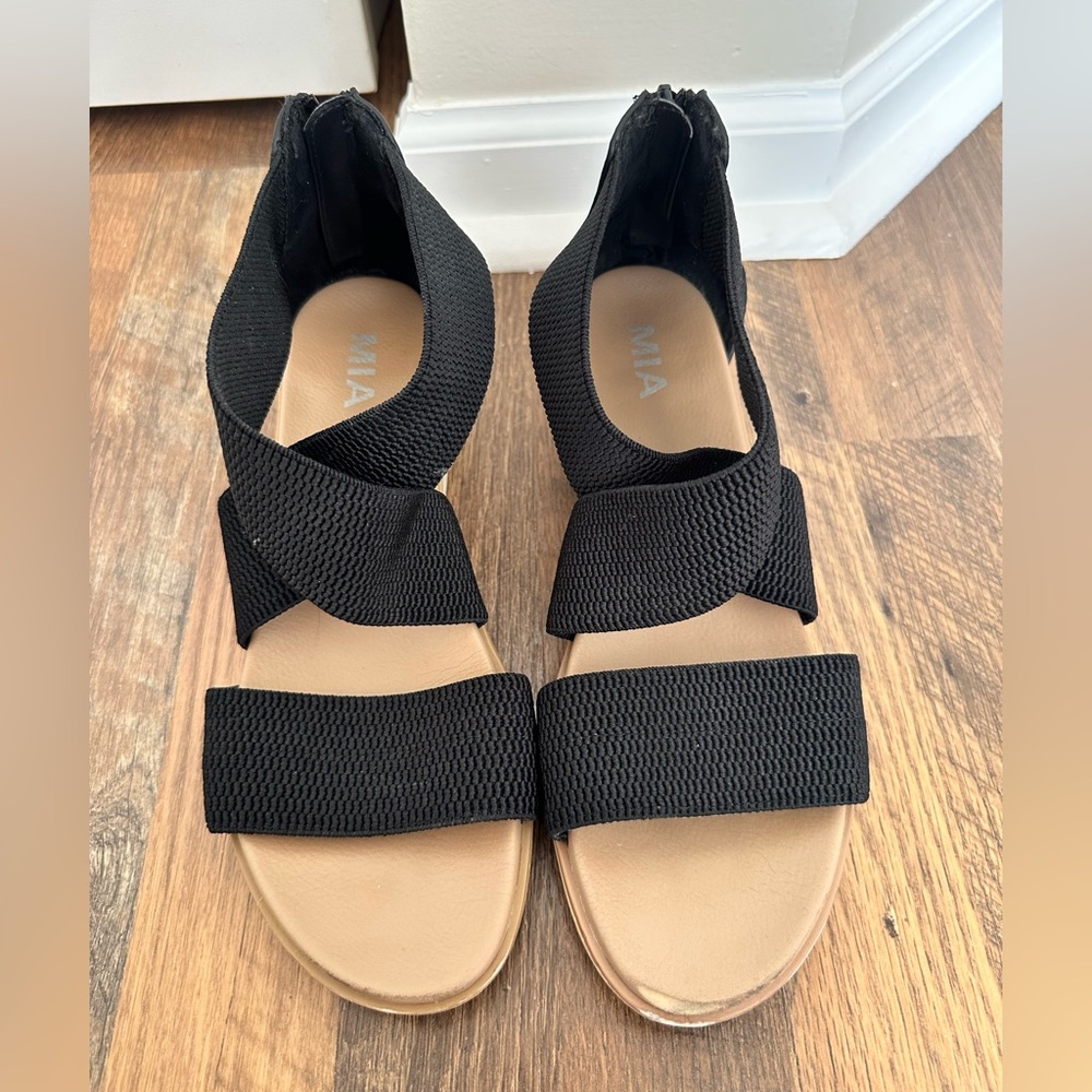 MIA Black and Tan Women's Sandals- Size 9
